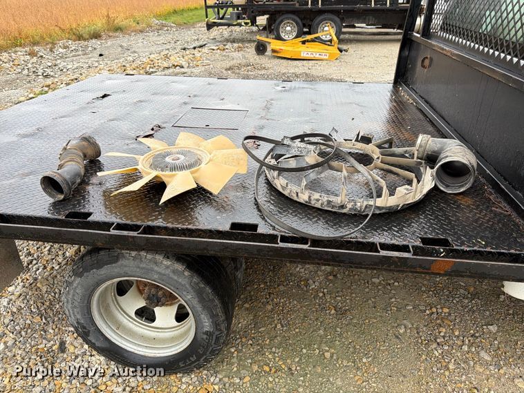 image for item DT3071 2009 Chevrolet Silverado 3500HD flatbed pickup truck