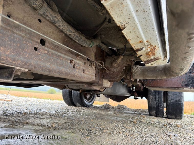 image for item DT3071 2009 Chevrolet Silverado 3500HD flatbed pickup truck
