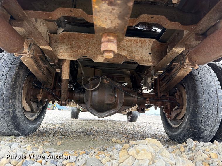 image for item DT3071 2009 Chevrolet Silverado 3500HD flatbed pickup truck
