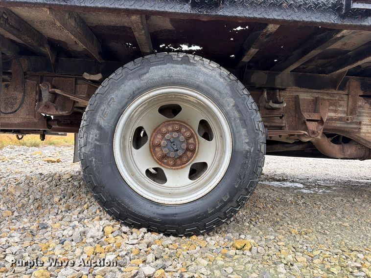 image for item DT3071 2009 Chevrolet Silverado 3500HD flatbed pickup truck