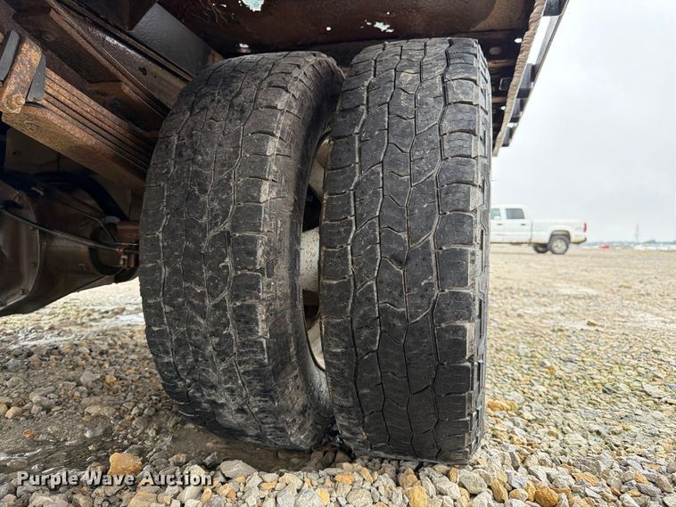 image for item DT3071 2009 Chevrolet Silverado 3500HD flatbed pickup truck