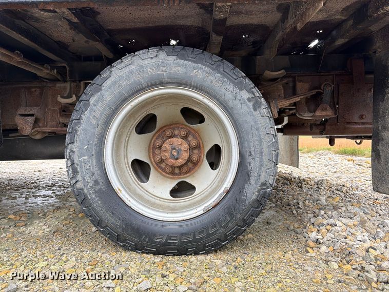 image for item DT3071 2009 Chevrolet Silverado 3500HD flatbed pickup truck