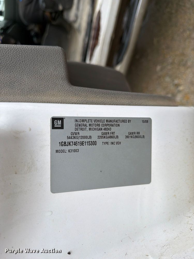 image for item DT3071 2009 Chevrolet Silverado 3500HD flatbed pickup truck