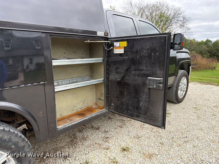 image for item DT3074 2016 GMC Sierra 3500HD Ext. Cab utility bed pickup truck