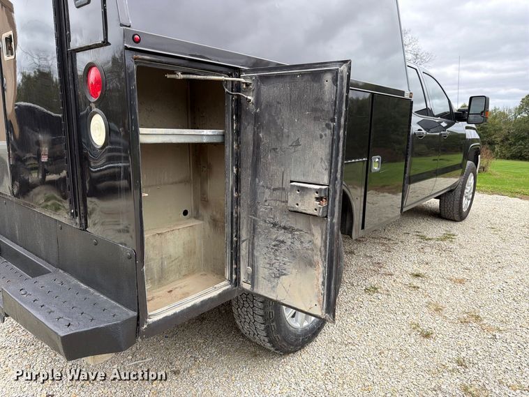 image for item DT3074 2016 GMC Sierra 3500HD Ext. Cab utility bed pickup truck