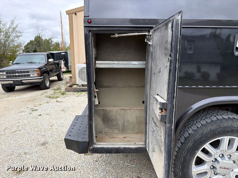 image for item DT3074 2016 GMC Sierra 3500HD Ext. Cab utility bed pickup truck