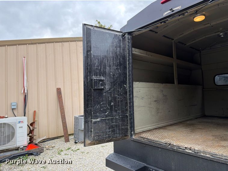 image for item DT3074 2016 GMC Sierra 3500HD Ext. Cab utility bed pickup truck