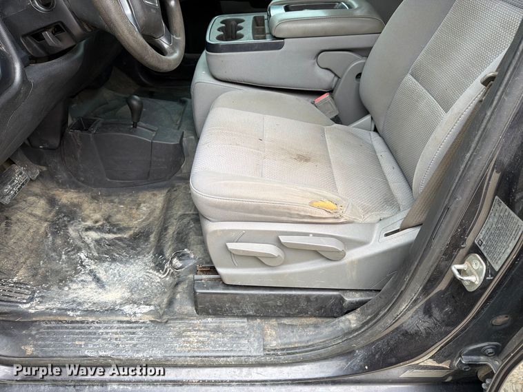 image for item DT3074 2016 GMC Sierra 3500HD Ext. Cab utility bed pickup truck