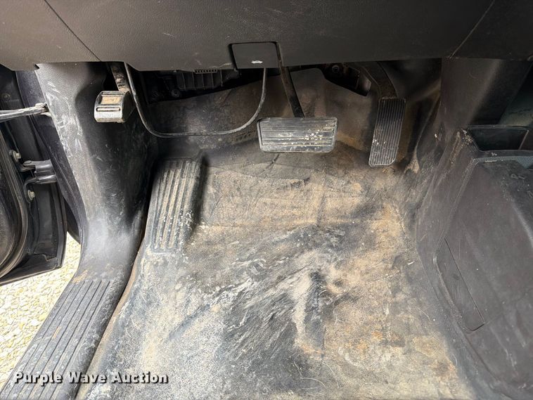 image for item DT3074 2016 GMC Sierra 3500HD Ext. Cab utility bed pickup truck