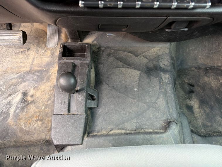 image for item DT3074 2016 GMC Sierra 3500HD Ext. Cab utility bed pickup truck