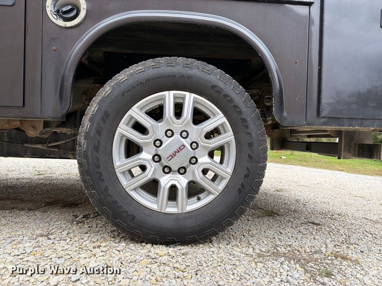 image for item DT3074 2016 GMC Sierra 3500HD Ext. Cab utility bed pickup truck