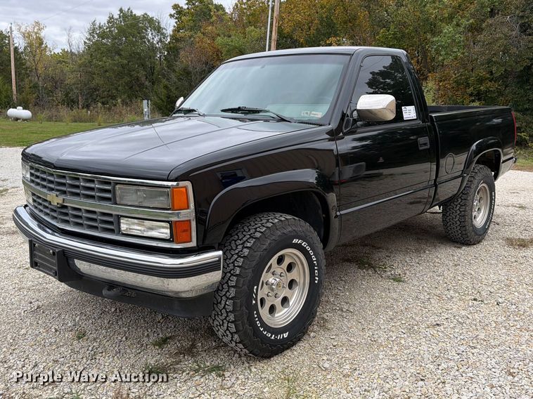 image for item DT3075 1992 Chevrolet K1500 pickup truck