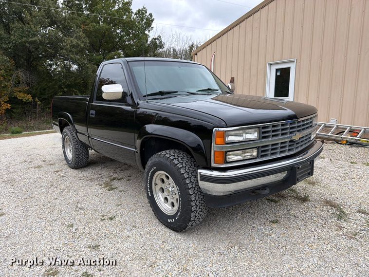image for item DT3075 1992 Chevrolet K1500 pickup truck
