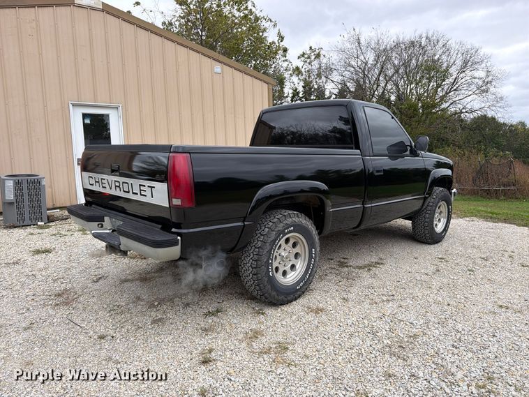 image for item DT3075 1992 Chevrolet K1500 pickup truck