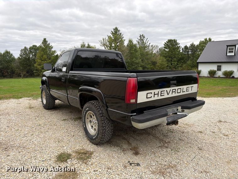 image for item DT3075 1992 Chevrolet K1500 pickup truck