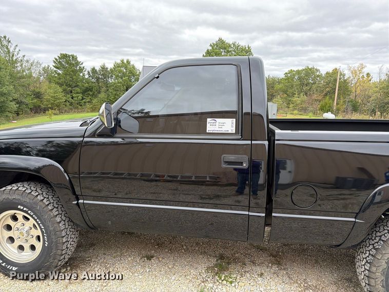 image for item DT3075 1992 Chevrolet K1500 pickup truck