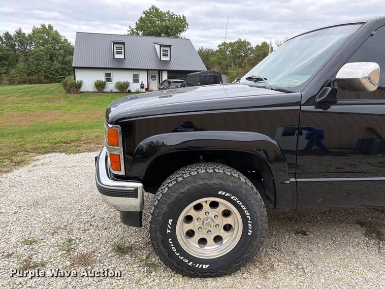 image for item DT3075 1992 Chevrolet K1500 pickup truck