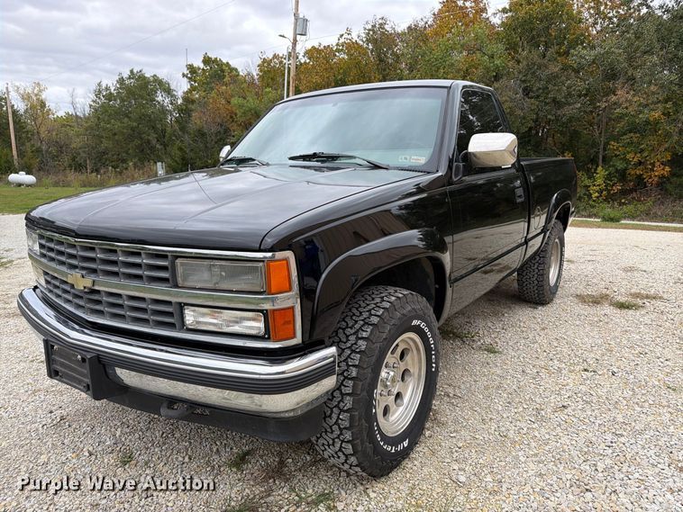 image for item DT3075 1992 Chevrolet K1500 pickup truck