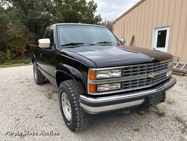 image for item DT3075 1992 Chevrolet K1500 pickup truck