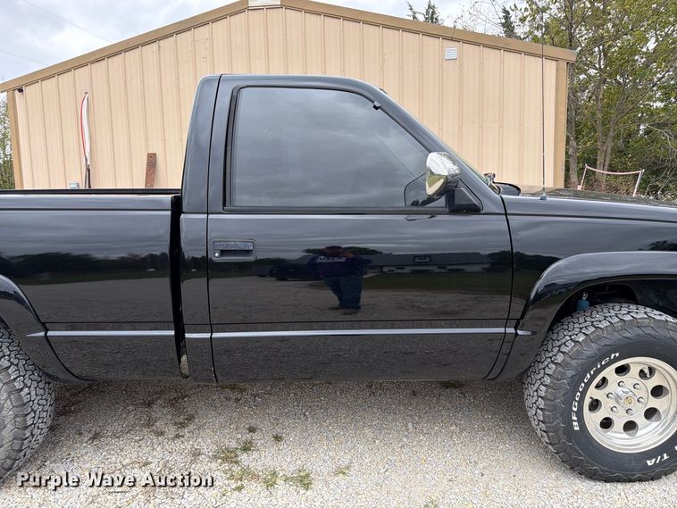image for item DT3075 1992 Chevrolet K1500 pickup truck