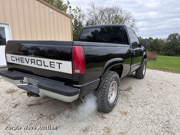 image for item DT3075 1992 Chevrolet K1500 pickup truck