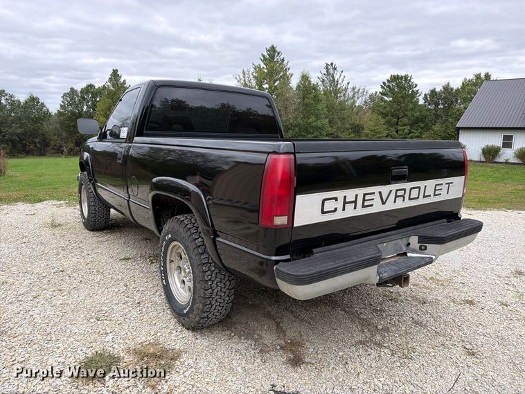image for item DT3075 1992 Chevrolet K1500 pickup truck