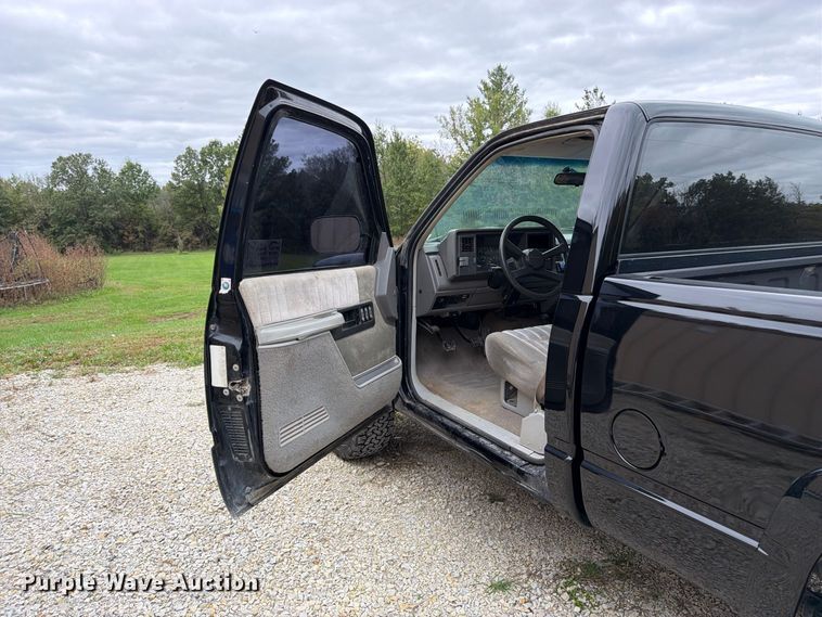 image for item DT3075 1992 Chevrolet K1500 pickup truck
