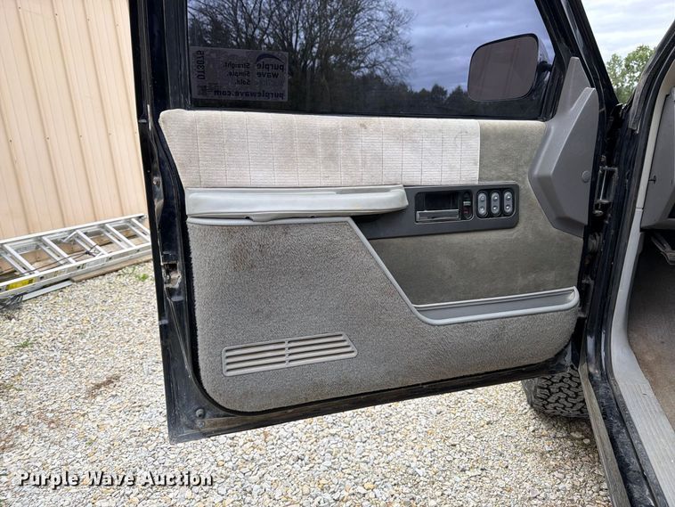 image for item DT3075 1992 Chevrolet K1500 pickup truck