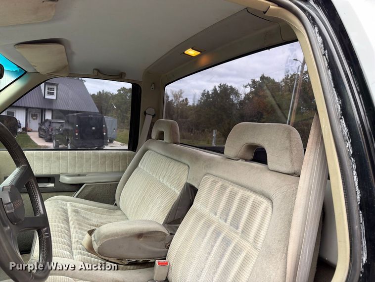 image for item DT3075 1992 Chevrolet K1500 pickup truck