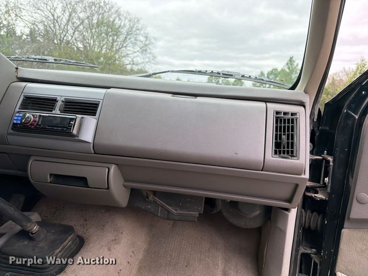 image for item DT3075 1992 Chevrolet K1500 pickup truck
