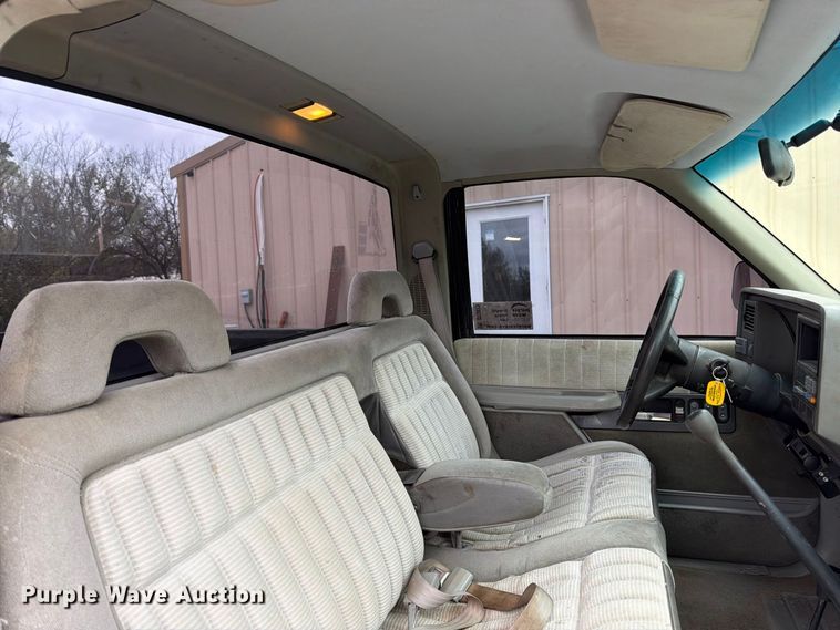 image for item DT3075 1992 Chevrolet K1500 pickup truck