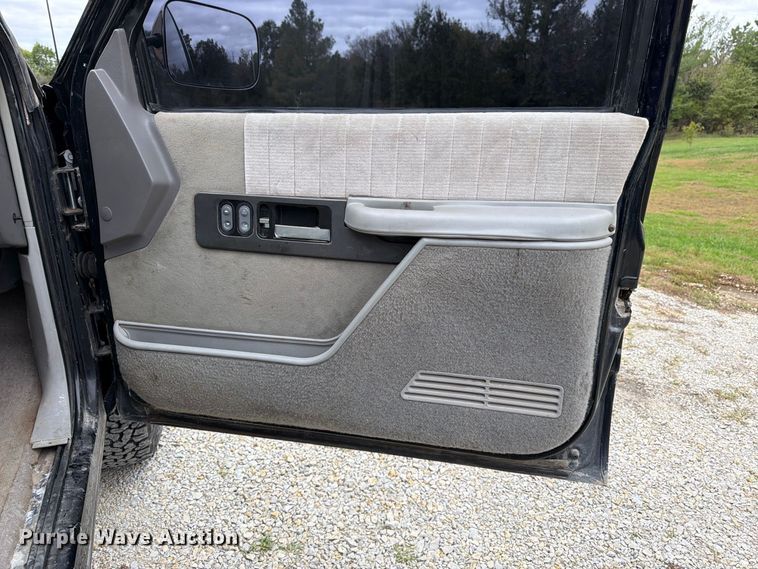 image for item DT3075 1992 Chevrolet K1500 pickup truck