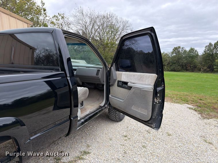 image for item DT3075 1992 Chevrolet K1500 pickup truck
