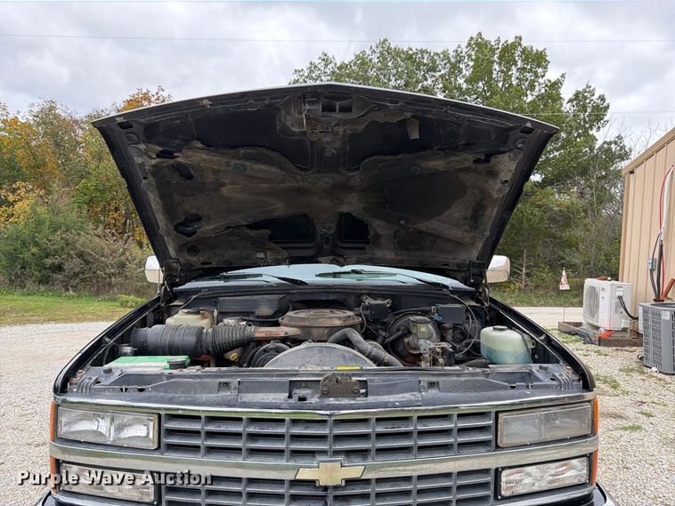 image for item DT3075 1992 Chevrolet K1500 pickup truck