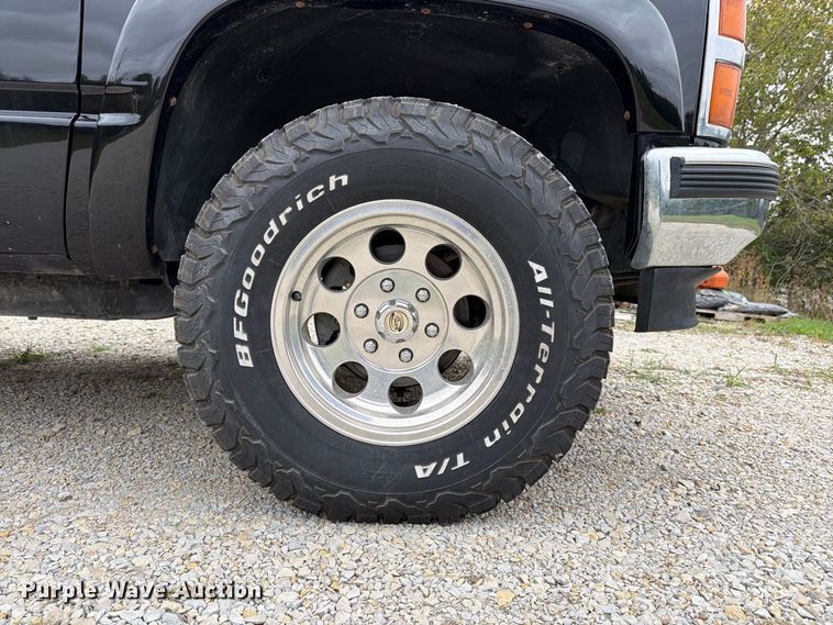 image for item DT3075 1992 Chevrolet K1500 pickup truck
