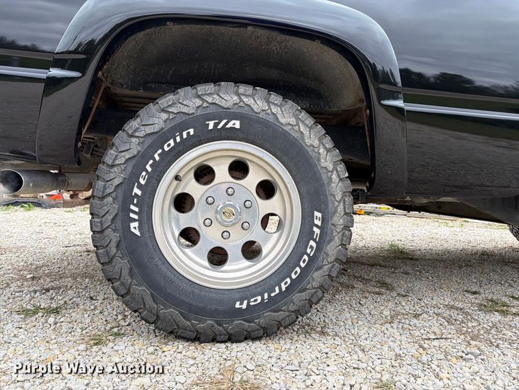 image for item DT3075 1992 Chevrolet K1500 pickup truck