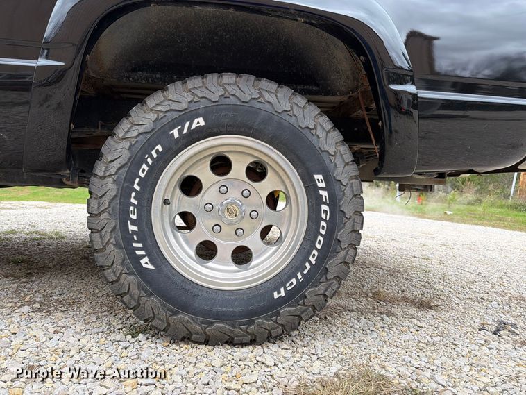 image for item DT3075 1992 Chevrolet K1500 pickup truck