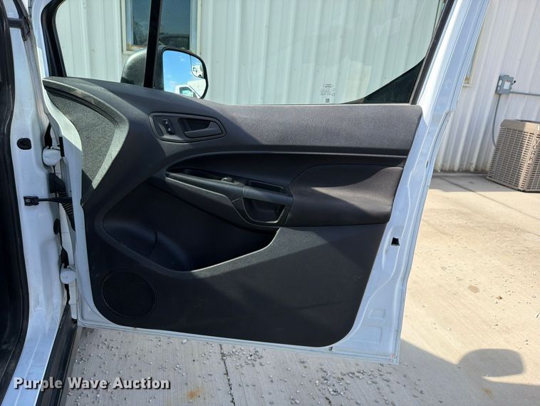 image for item DU8027 2017 Ford Transit Connect van