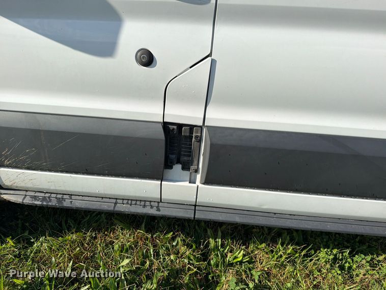 image for item DU8028 2018 Ford Transit 150 van