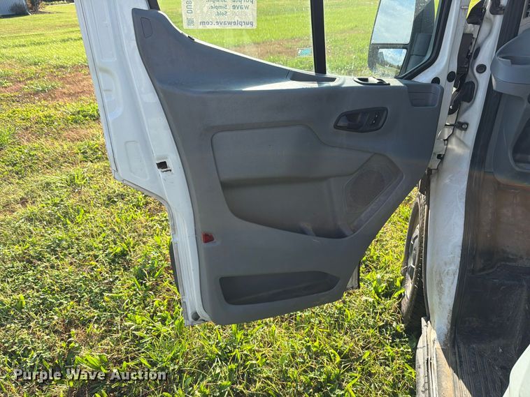 image for item DU8028 2018 Ford Transit 150 van