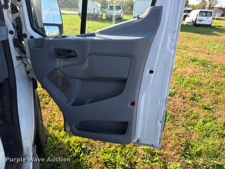 image for item DU8028 2018 Ford Transit 150 van