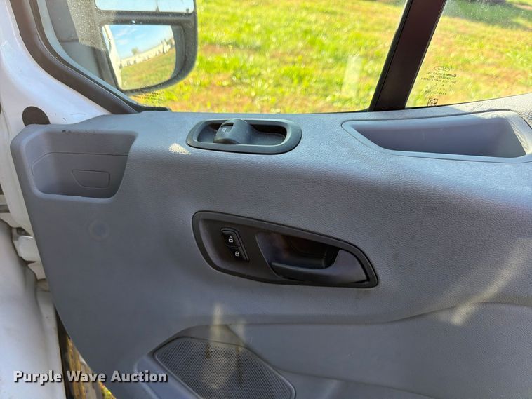 image for item DU8028 2018 Ford Transit 150 van
