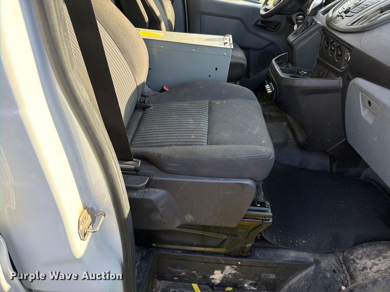 image for item DU8028 2018 Ford Transit 150 van