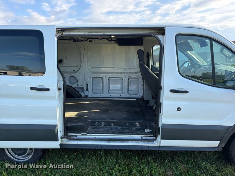 image for item DU8028 2018 Ford Transit 150 van