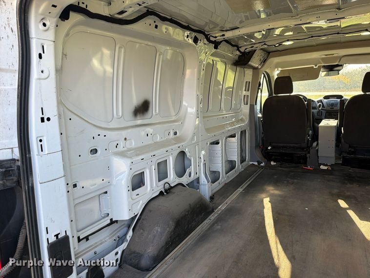image for item DU8028 2018 Ford Transit 150 van