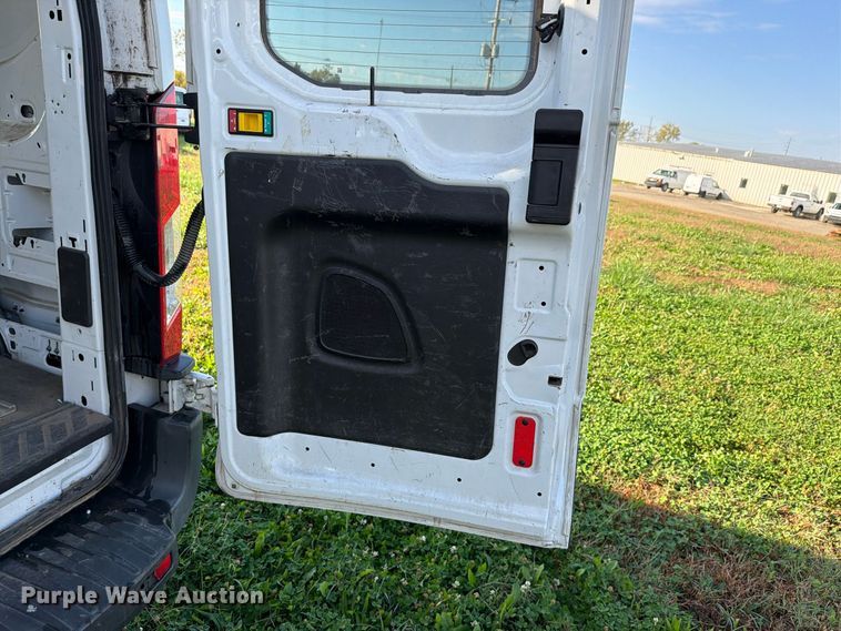 image for item DU8028 2018 Ford Transit 150 van