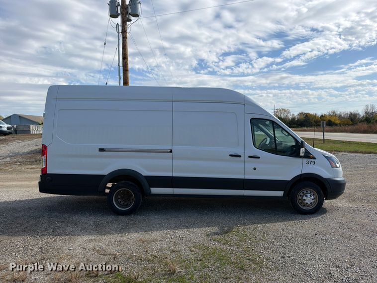 image for item DU8032 2019 Ford Transit 350 van