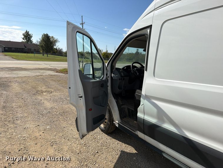 image for item DU8032 2019 Ford Transit 350 van