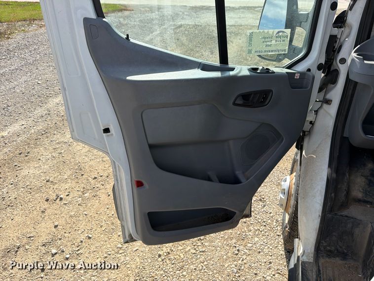 image for item DU8032 2019 Ford Transit 350 van