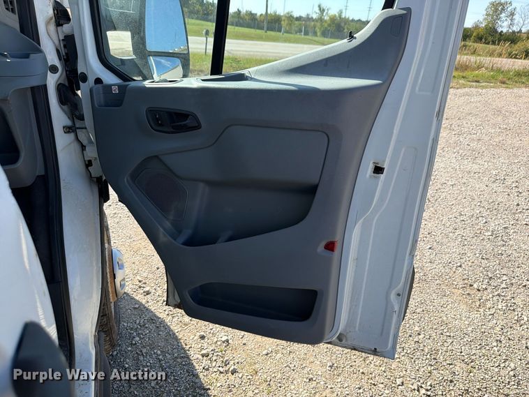 image for item DU8032 2019 Ford Transit 350 van